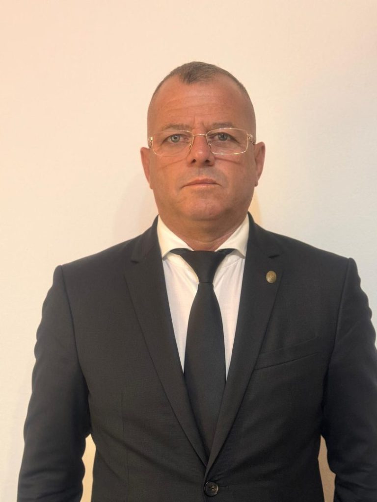 Costel Barbu încurajează accesul la informație pentru o societate informată